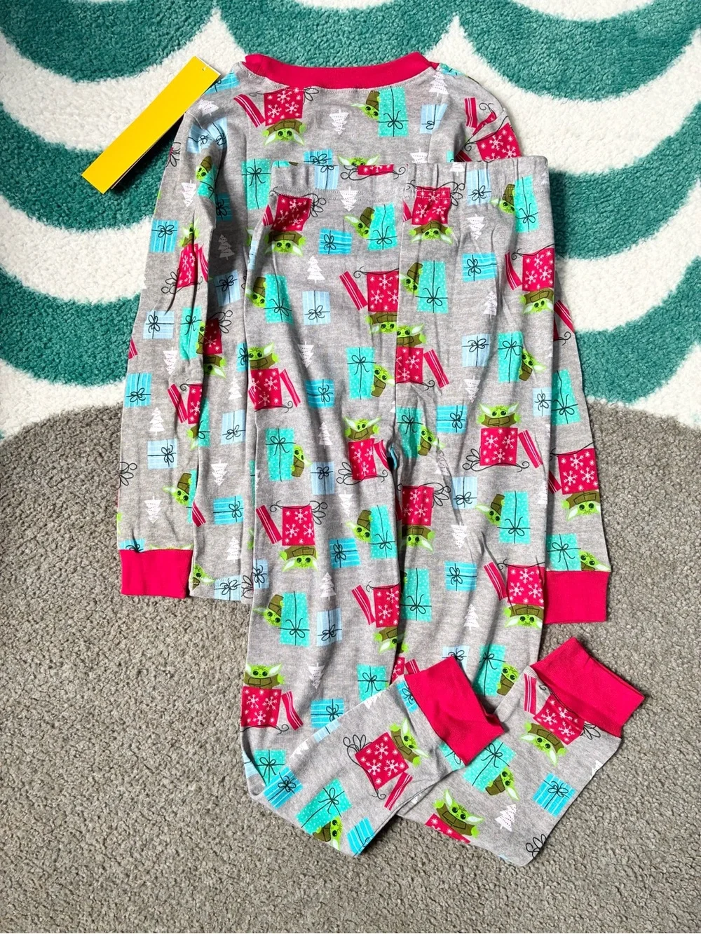 NWT - Old Navy x Star Wars Mandalorian Christmas PJ Set (Grey/Red/Green) Size 10
